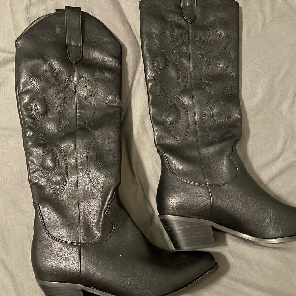 Black western boots